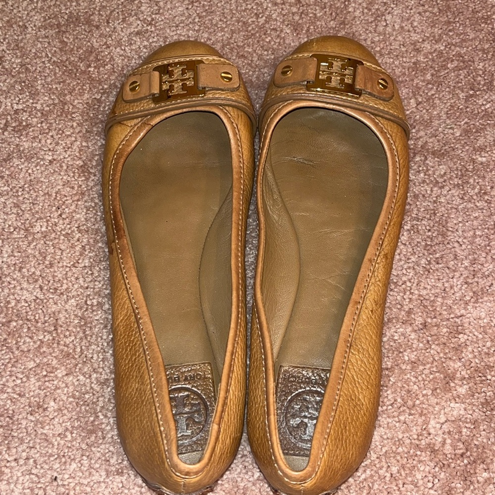 Iconic Tory Burch logo medallion a top a classic flat